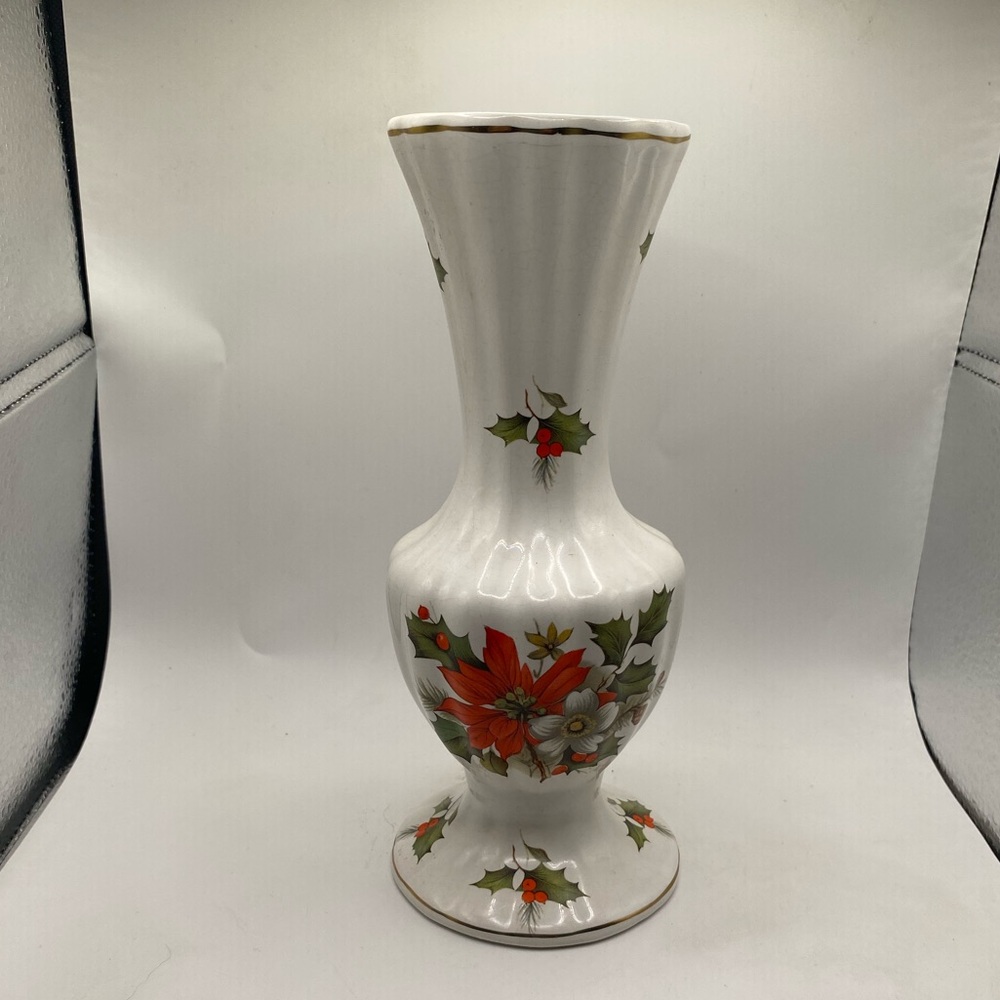 Vintage Porcelain White Christmas Floral Flowers And Bud Vase Table Home Decor